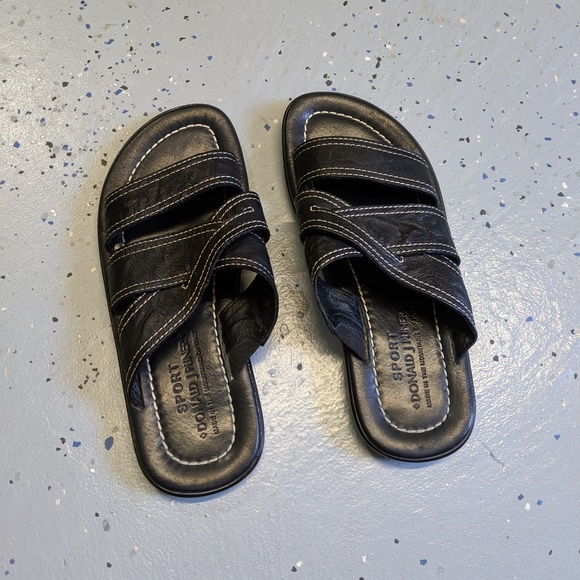 Donald J. Pliner  Leather Sandal - Picture 1 of 8